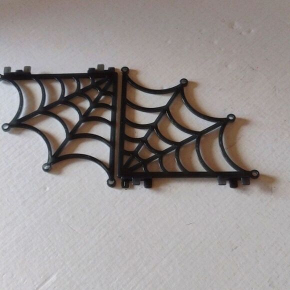 Monster High 13 Wishes Spectra's Gold Disc Jockey Booth & Turntables & Highchair - Picture 9 of 10